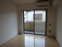 間仕切り撤去で開放的な空間へ 間仕切り撤去で開放的な空間へ